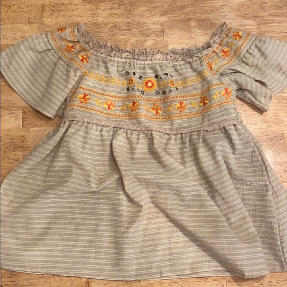 Altar’d state off the shoulder embroidery top